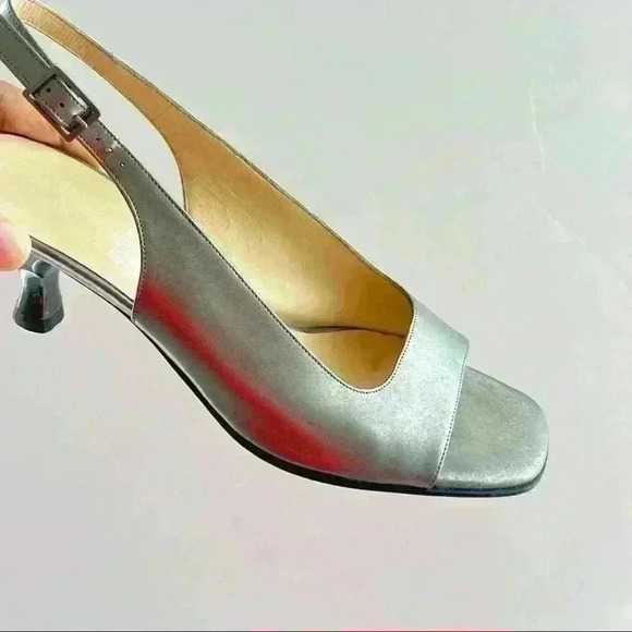 SALVATORE FERRAGAMO GREY LEATHER SLINGBACK KITTY HEEL OPEN TOE SANDALS 6.5 - Picture 12 of 16